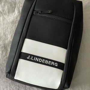J. Lindbergh polyurethane footwear bag.  Ideal for golf shoes.